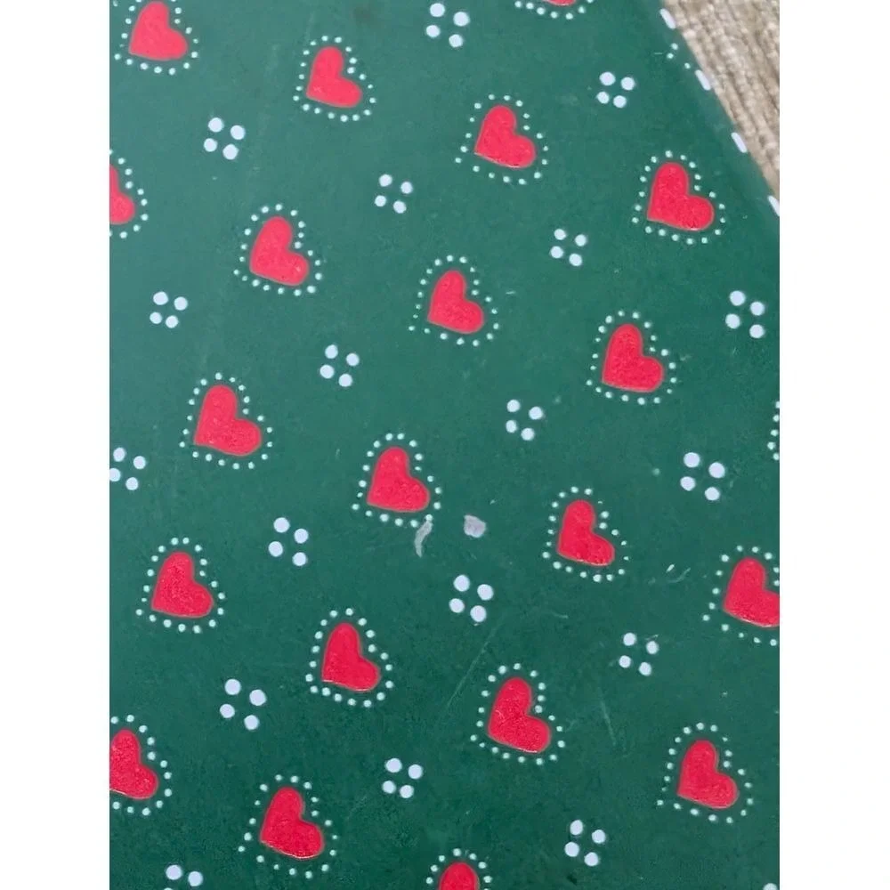 Dept 56‎ Tin w Lid, Christmas Green w Red Hearts Vintage, Made In Hong Kong